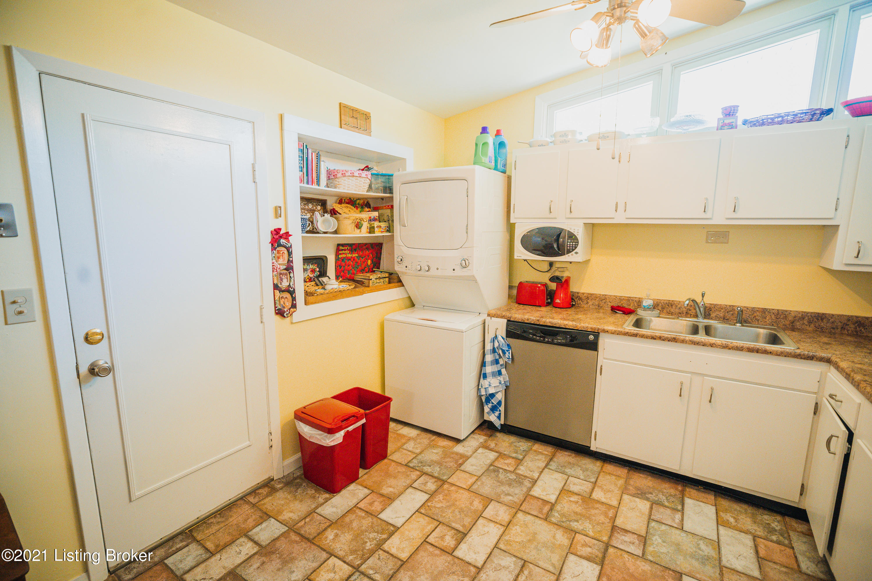 1905 Millgate Road Louisville, KY 40223 - Photo 13 of 44 DSC01519