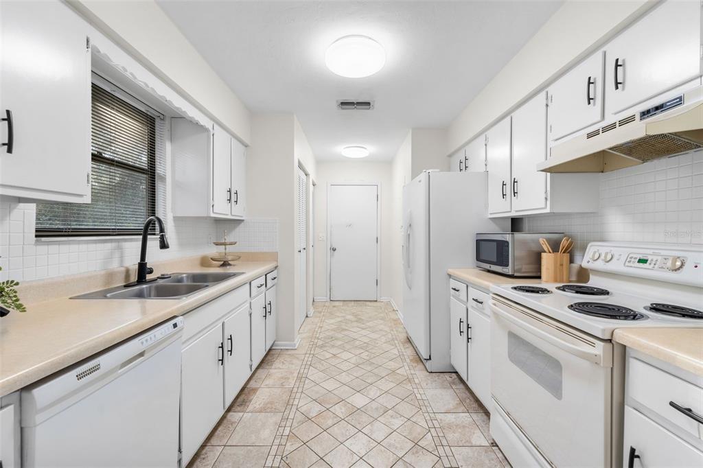 1901 Southwest 74 Terrace Gainesville, FL 32607 - Photo 9 of 29