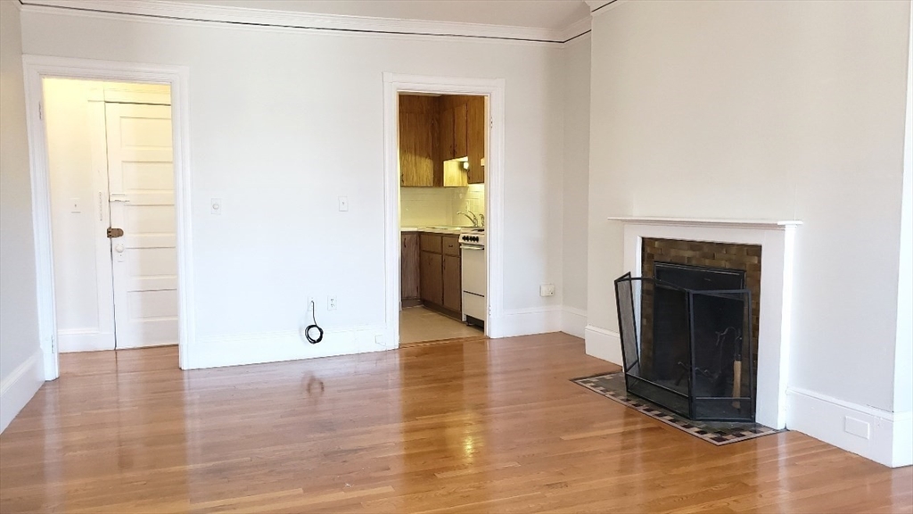 924 Beacon Street, Unit 6 Boston, MA 02215 - Photo 8 of 28 an empty room with wooden floor and closet