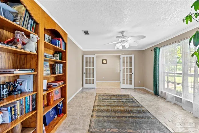 a view of an entryway with workspace