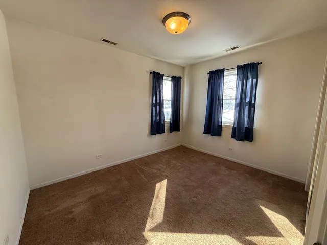 $3,100 | 719 Surrey Drive, Streamwood, IL 60107