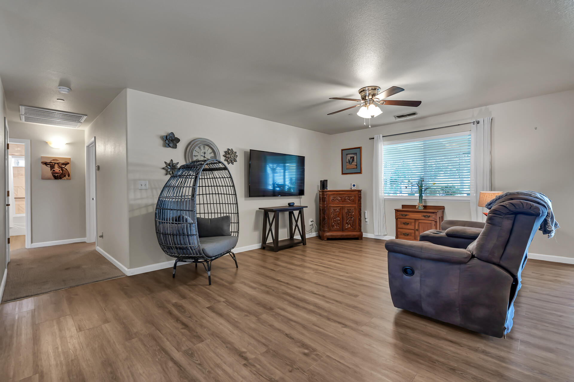 1750 Diamond Street Anderson, CA 96007 - Photo 7 of 54 Livingroom