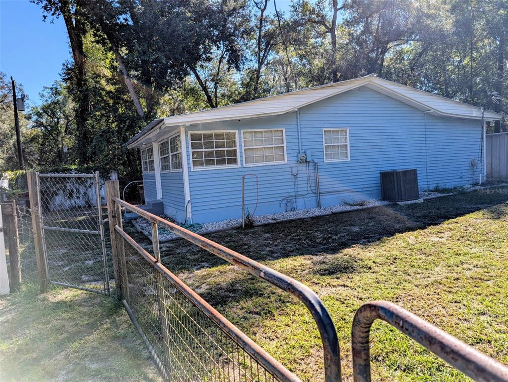 20422 Canvas Back Road Altoona, FL 32702 - Photo 6 of 24 a view of a house with backyard and sitting area