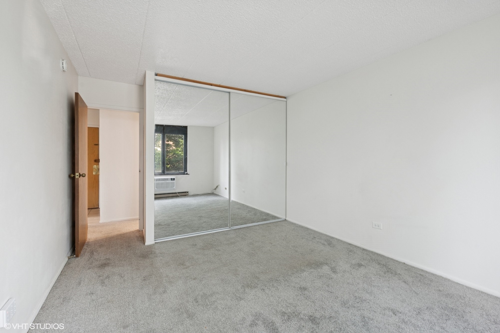 9701 North Dee Road, Unit 2I Niles, IL 60714 - Photo 11 of 24 a view of an empty room with closet and a window