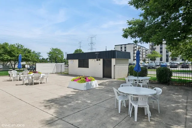 $153,500 | 9701 North Dee Road, Unit 2I, Niles, IL 60714