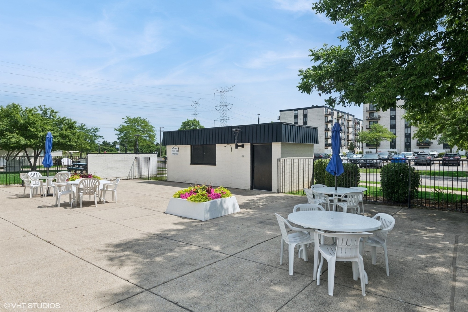 9701 North Dee Road, Unit 2I Niles, IL 60714 - Photo 22 of 24 an outdoor space with patio furniture