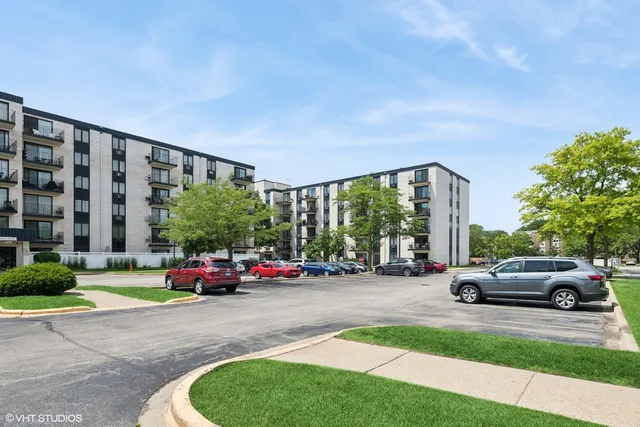 $153,500 | 9701 North Dee Road, Unit 2I, Niles, IL 60714