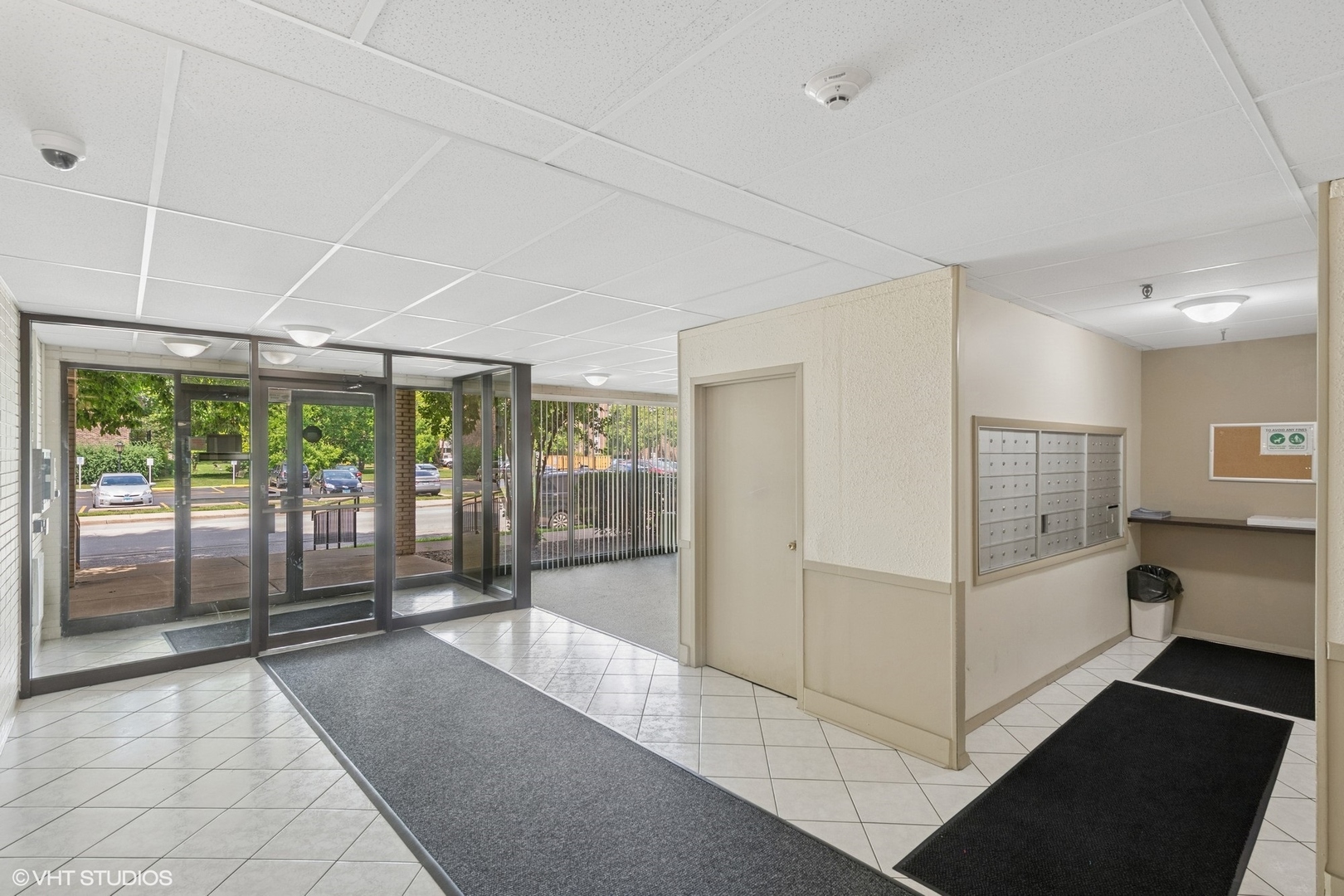 9701 North Dee Road, Unit 2I Niles, IL 60714 - Photo 3 of 24