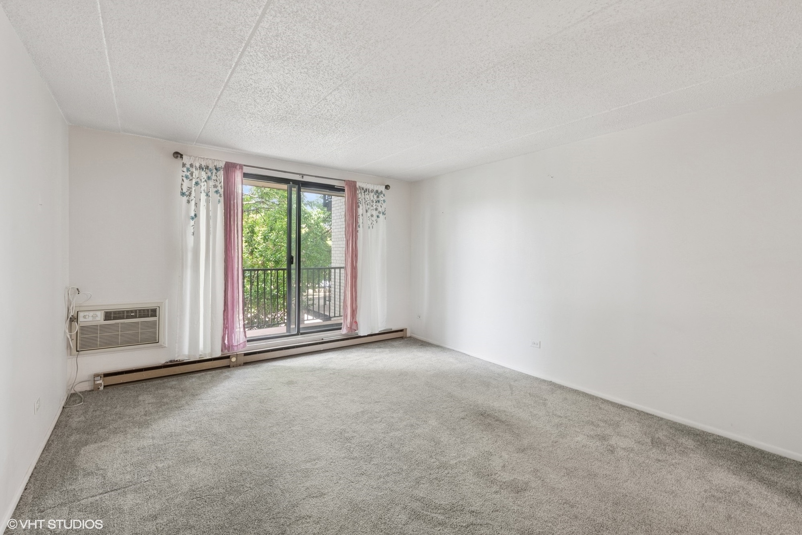 9701 North Dee Road, Unit 2I Niles, IL 60714 - Photo 8 of 24 an empty room with windows