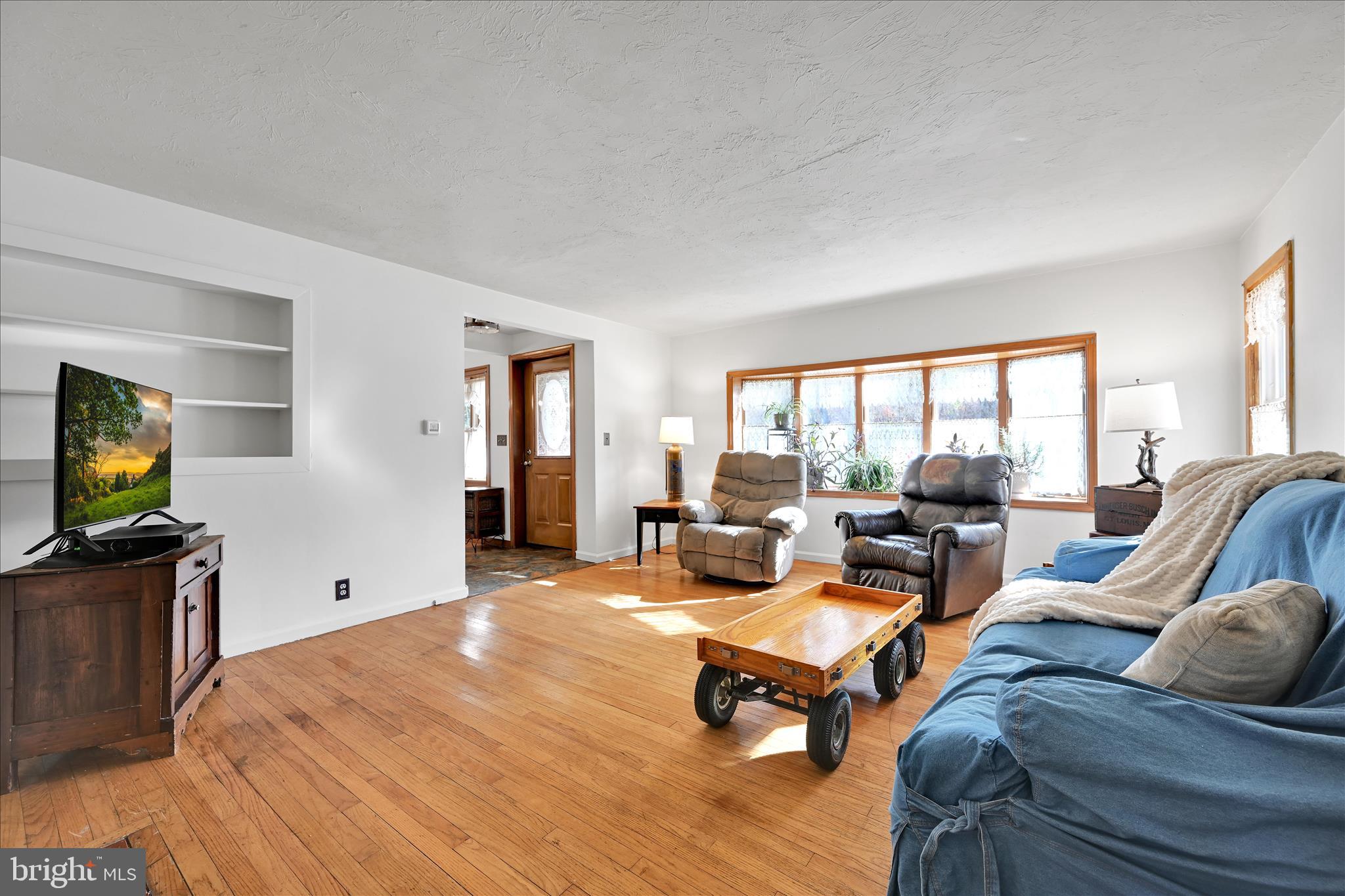 107 Moonshine Road Jonestown, PA 17038 - Photo 4 of 31 Living Area