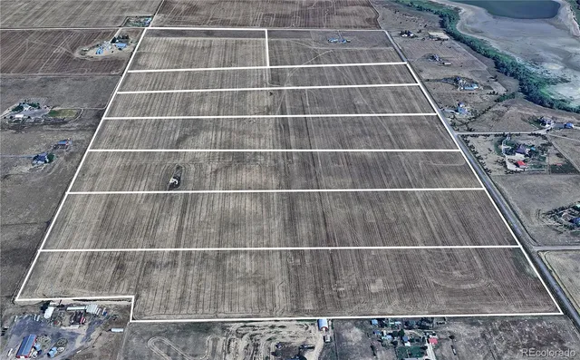 an aerial view of a tennis court