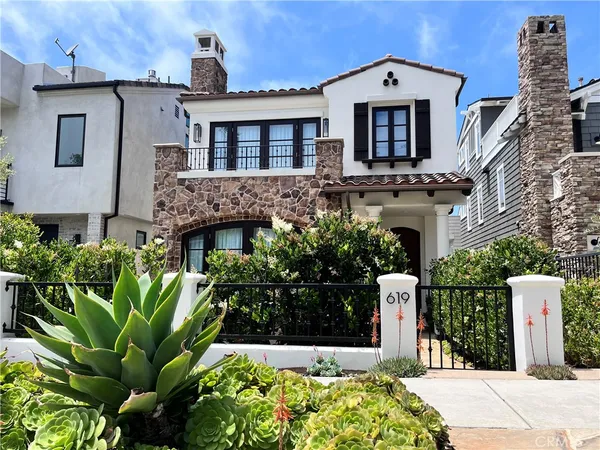 $6,950 | 619 1/2 Poppy Avenue, Corona del Mar, CA 92625