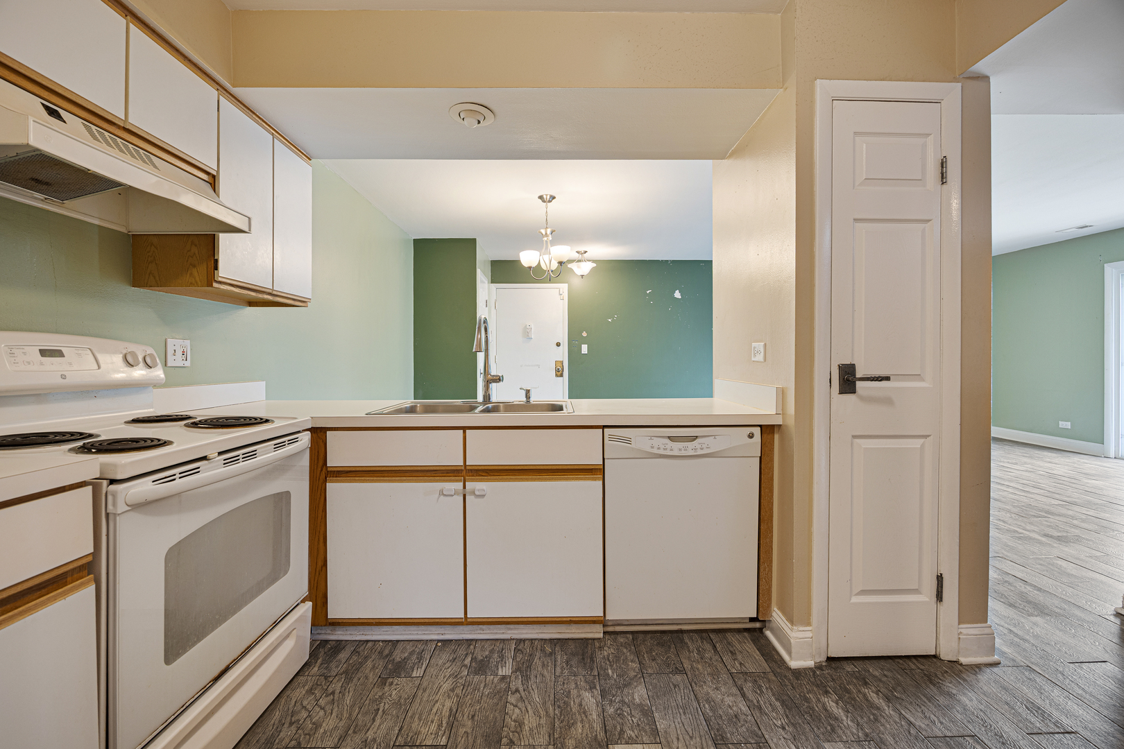 1900 Plum Grove Road, Unit 2C Rolling Meadows, IL 60008 - Photo 11 of 20