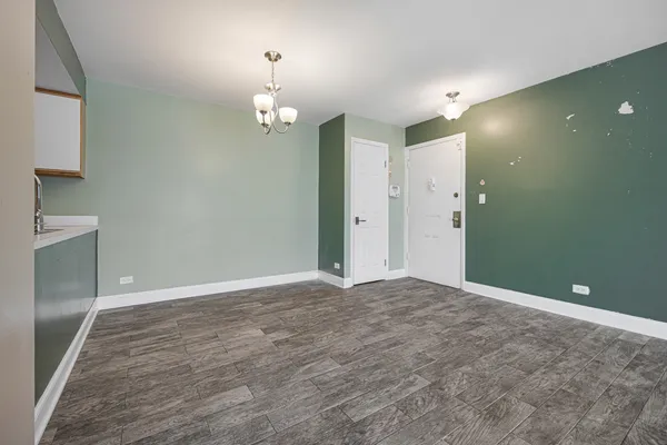 $165,000 | 1900 Plum Grove Road, Unit 2C, Rolling Meadows, IL 60008