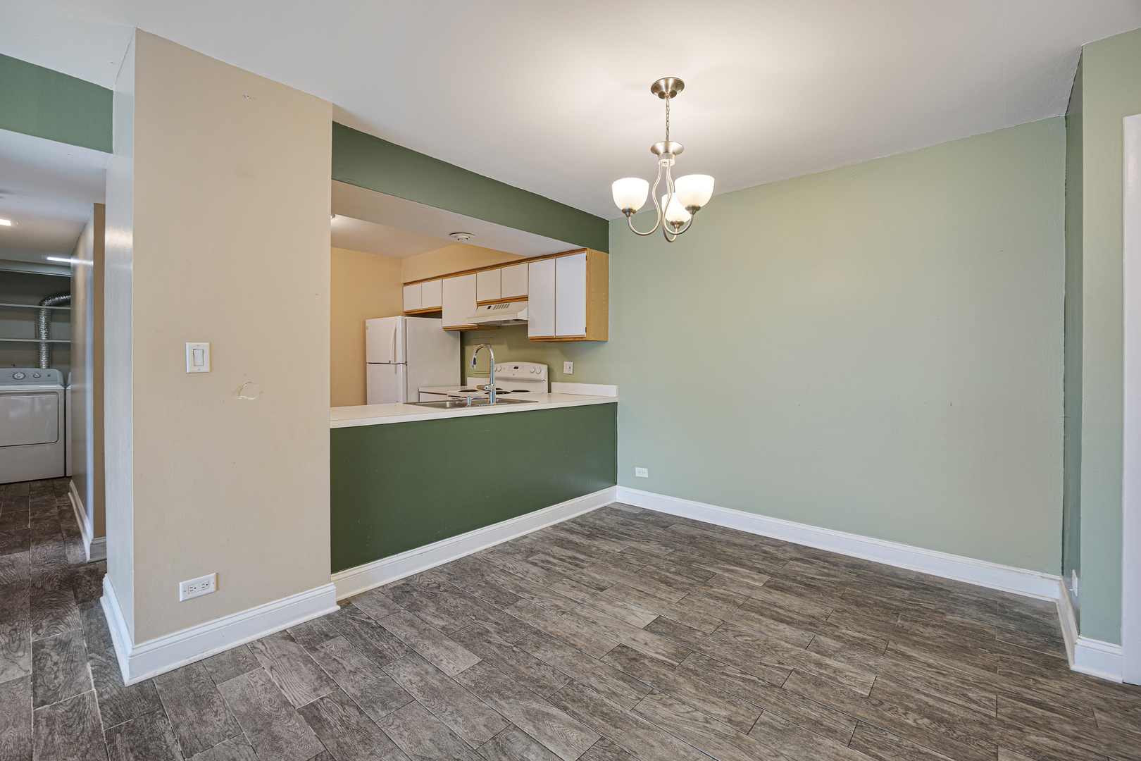 1900 Plum Grove Road, Unit 2C Rolling Meadows, IL 60008 - Photo 7 of 20