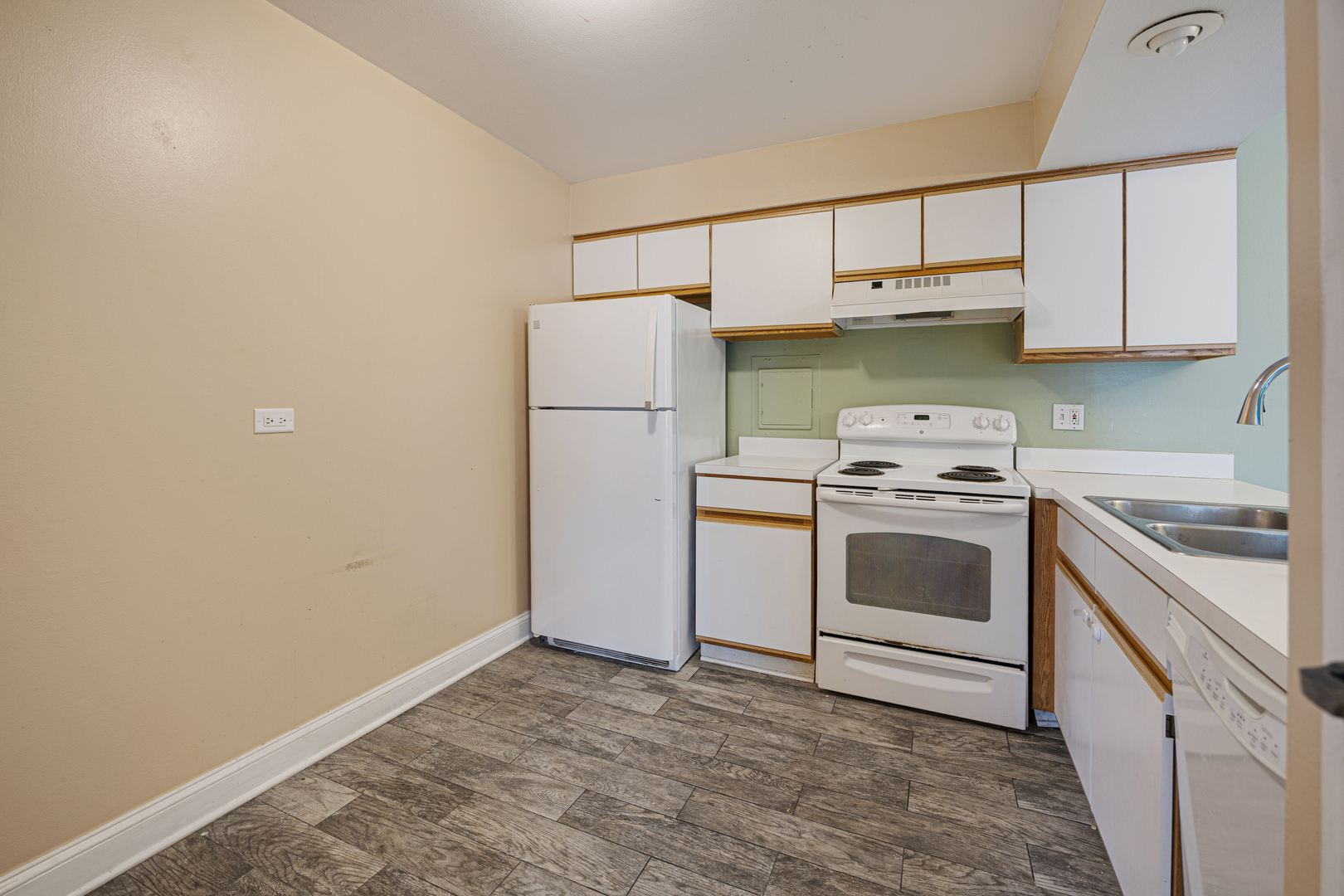 1900 Plum Grove Road, Unit 2C Rolling Meadows, IL 60008 - Photo 9 of 20