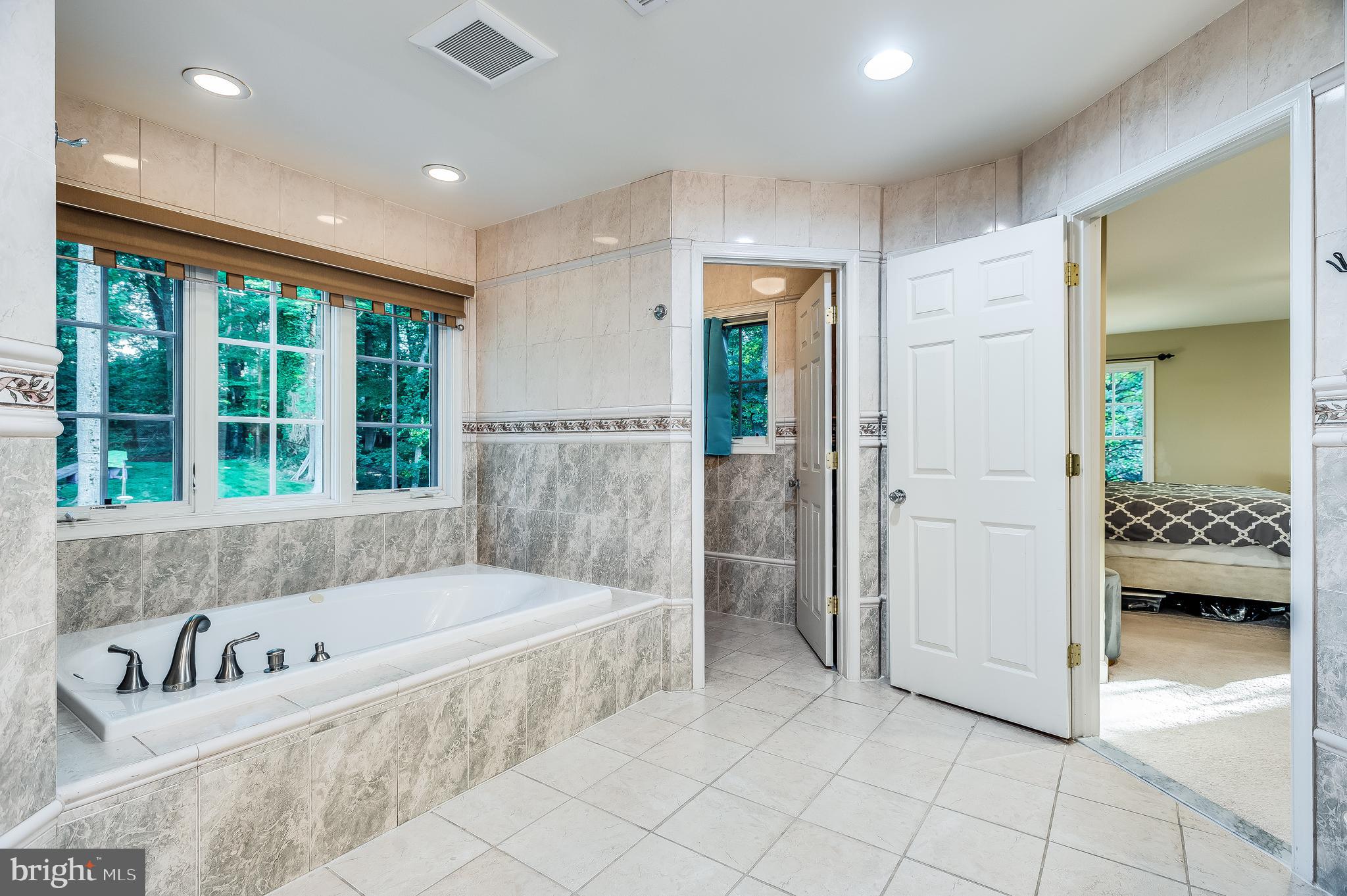 1500 Grace Church Road Silver Spring, MD 20910 - Photo 26 of 44 Owners bath with water closet!