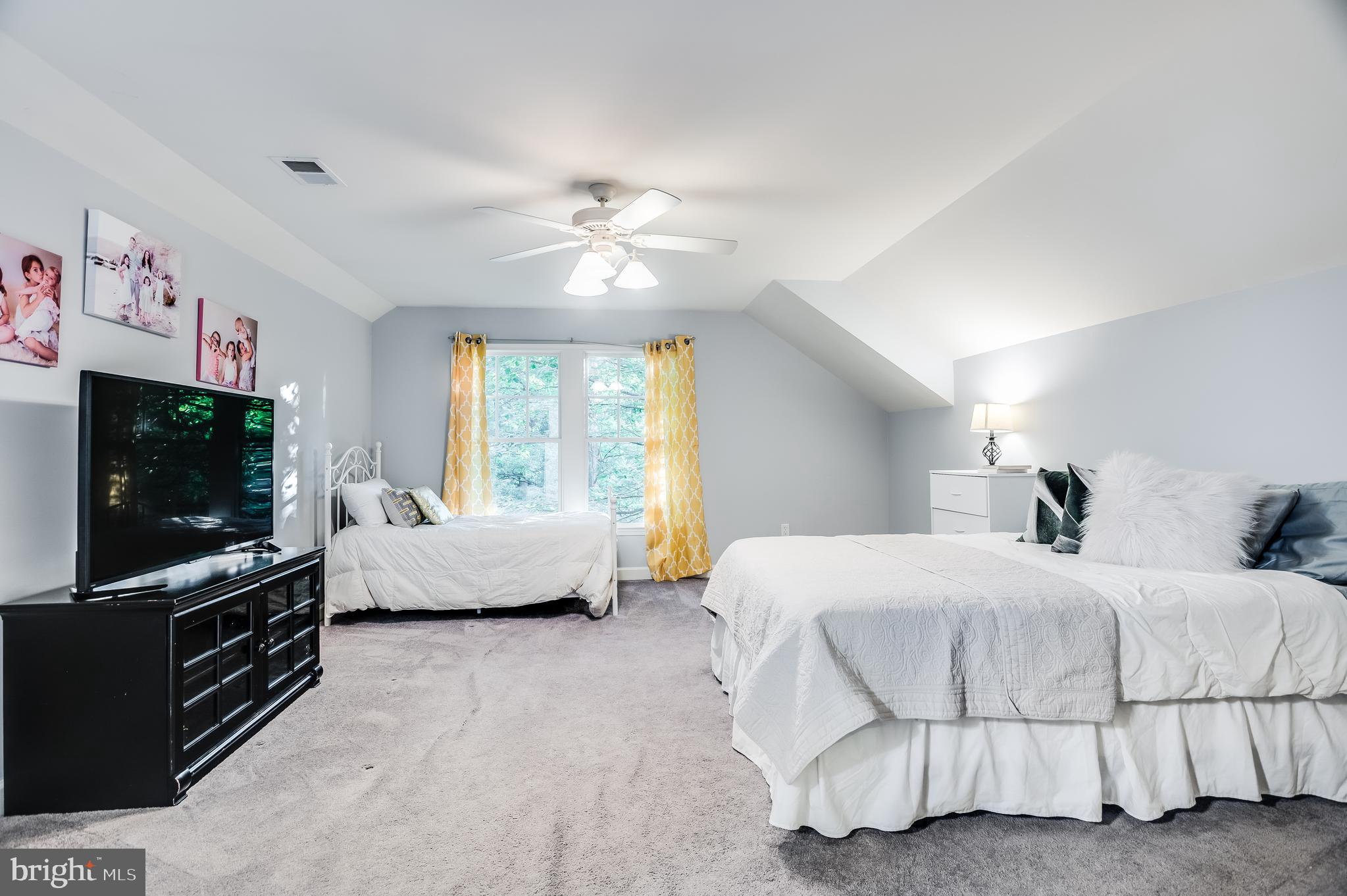 1500 Grace Church Road Silver Spring, MD 20910 - Photo 35 of 44 Bedroom #5 - Very large room with a walk-in closet