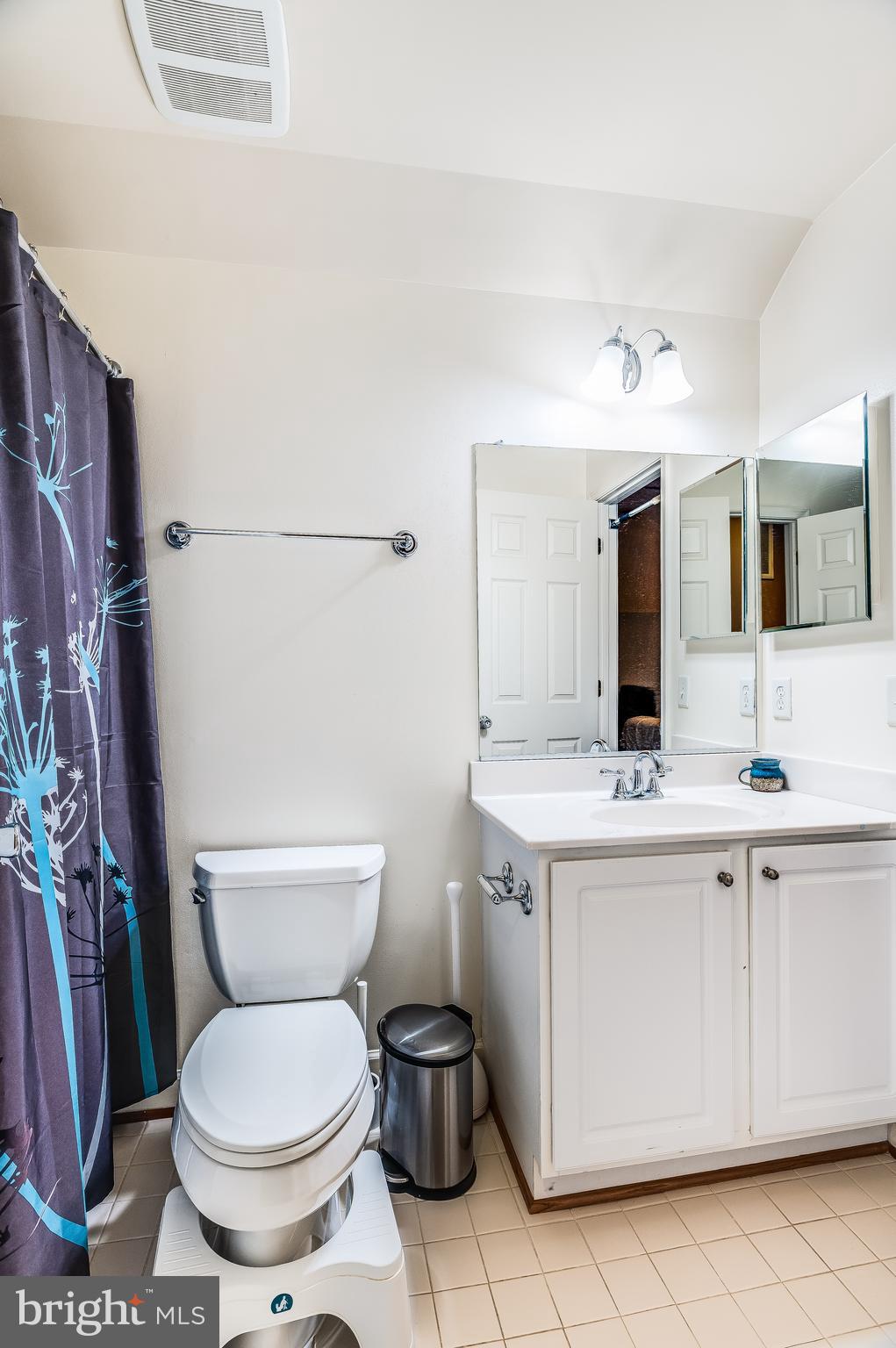 1500 Grace Church Road Silver Spring, MD 20910 - Photo 36 of 44 Full bath #4 (next to BR#5)