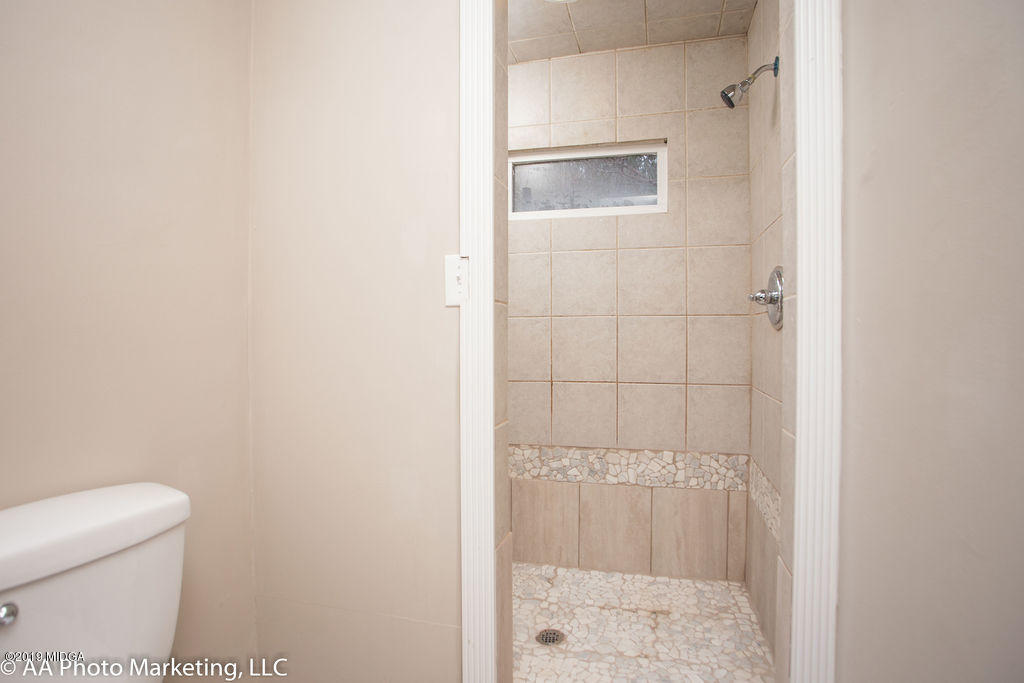 922 Woolfolk Road Fort Valley, GA 31030 - Photo 29 of 38 a bathroom with a shower and a toilet