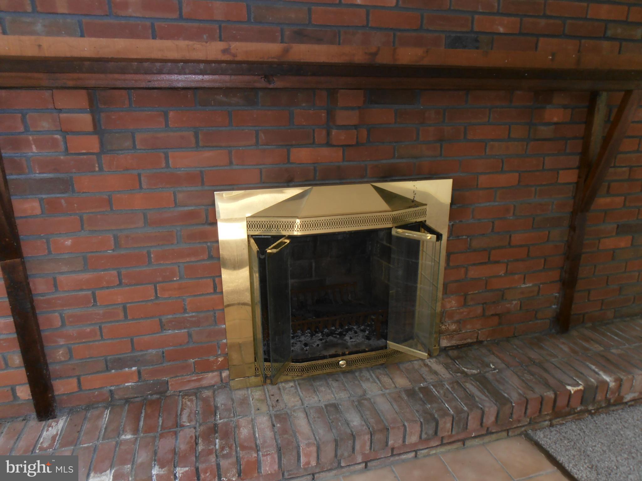 136 Hickstown Road Sicklerville, NJ 08081 - Photo 19 of 34 fireplace in
family rm