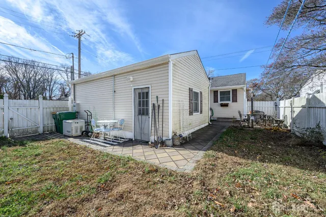 a view of a house with backyard and sitting area