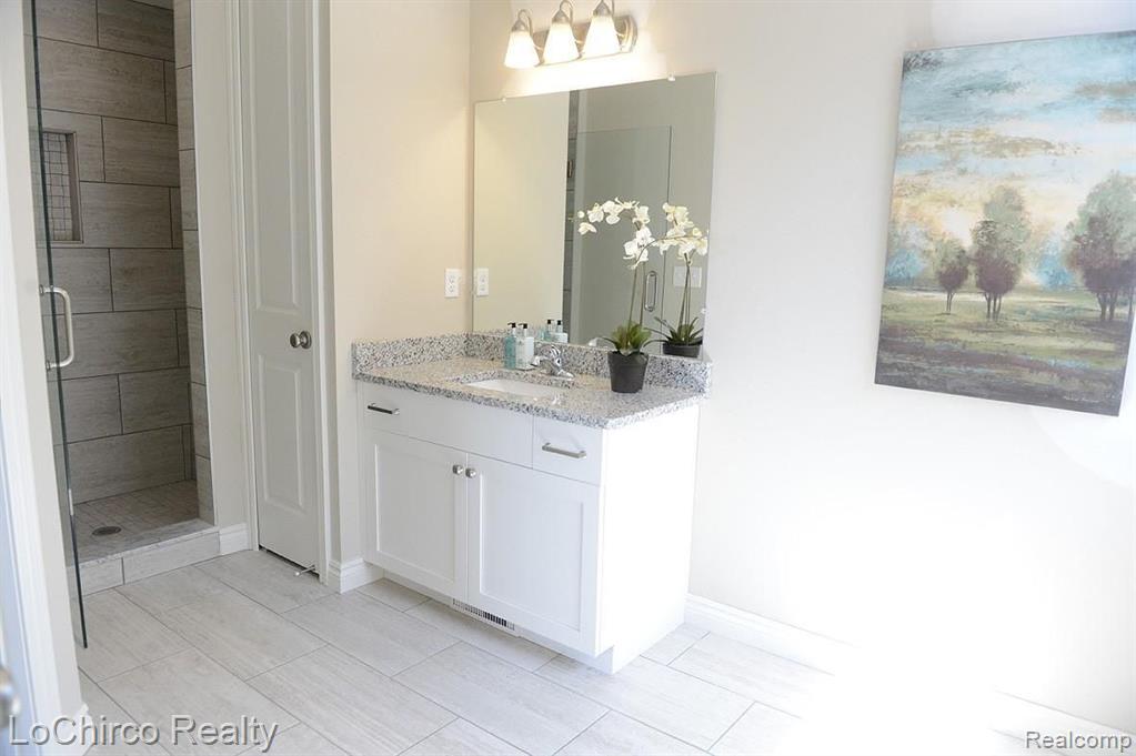 49889 Split Rock Road Macomb, MI 48044 - Photo 17 of 20 Gallery Image 17