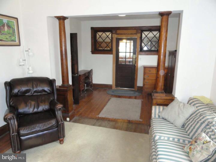 214 Sylvan Avenue Rutledge, PA 19070 - Photo 4 of 13 Living Room