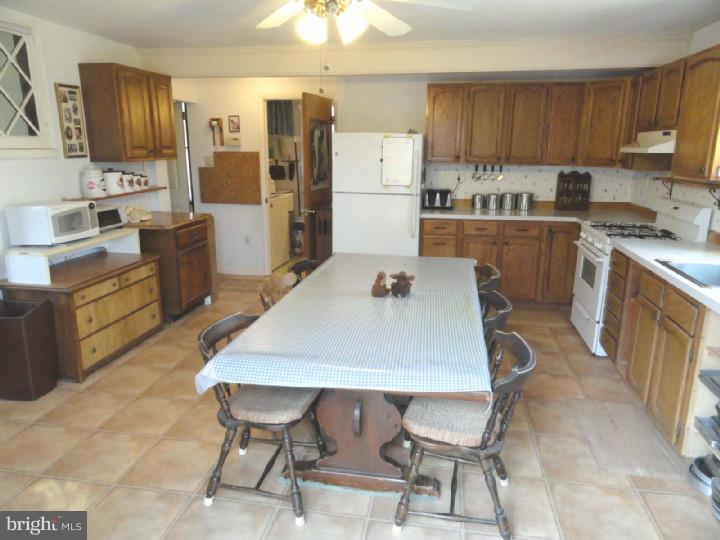 214 Sylvan Avenue Rutledge, PA 19070 - Photo 6 of 13 Kitchen