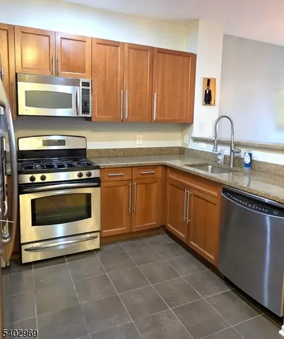 $369,000 | 30 Freedom Way, Unit 102, Jersey City, NJ 07305