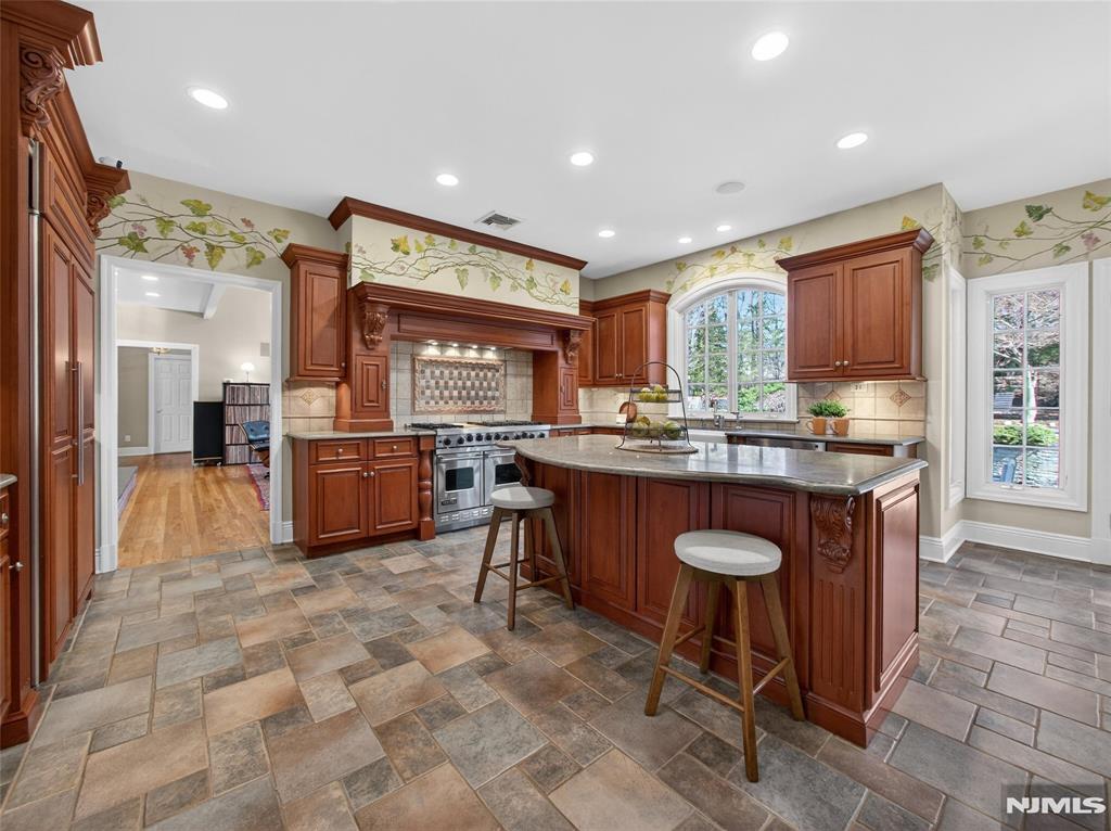 70 Hummingbird Court Wyckoff, NJ 07481 - Photo 17 of 50