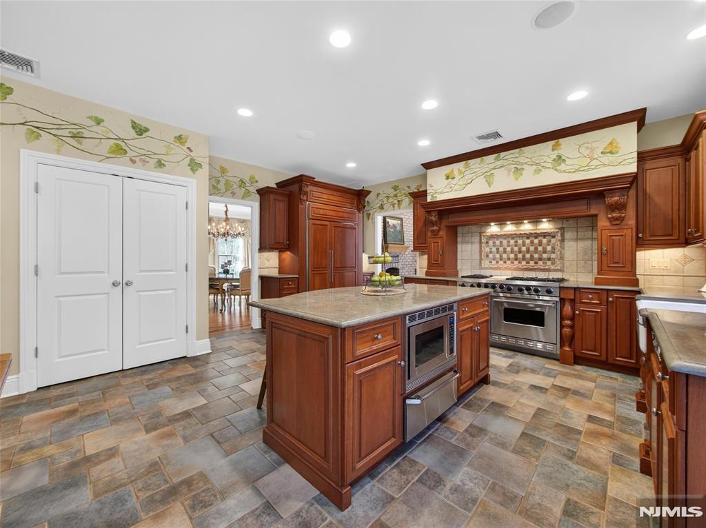 70 Hummingbird Court Wyckoff, NJ 07481 - Photo 18 of 50