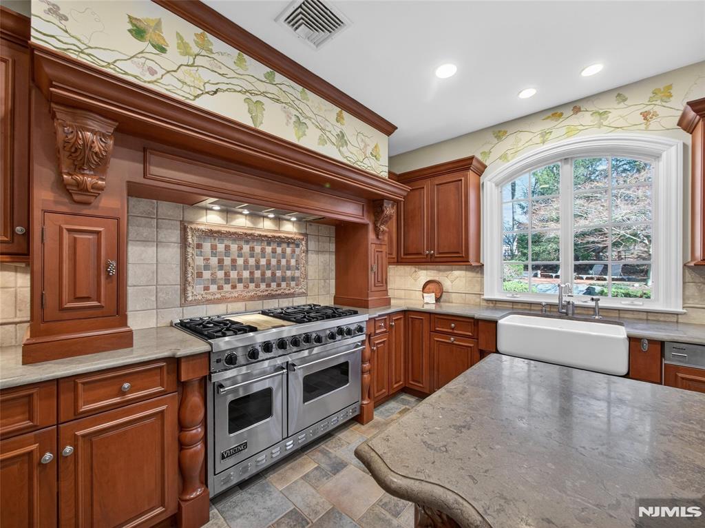 70 Hummingbird Court Wyckoff, NJ 07481 - Photo 19 of 50