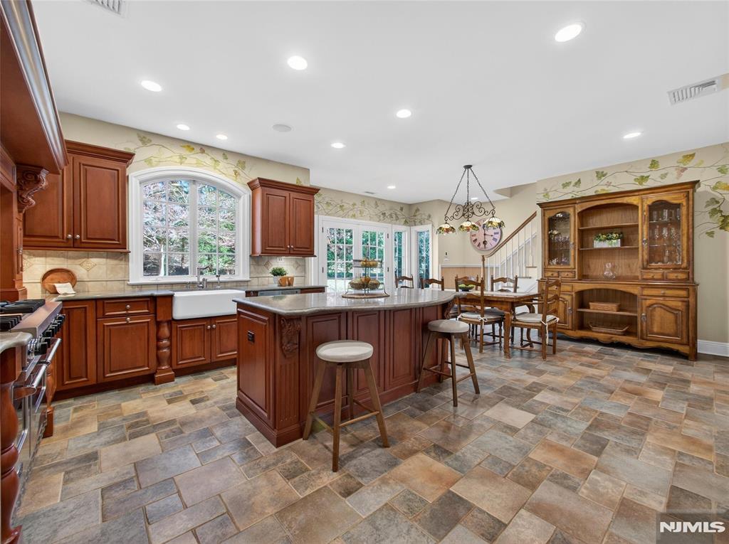 70 Hummingbird Court Wyckoff, NJ 07481 - Photo 23 of 50