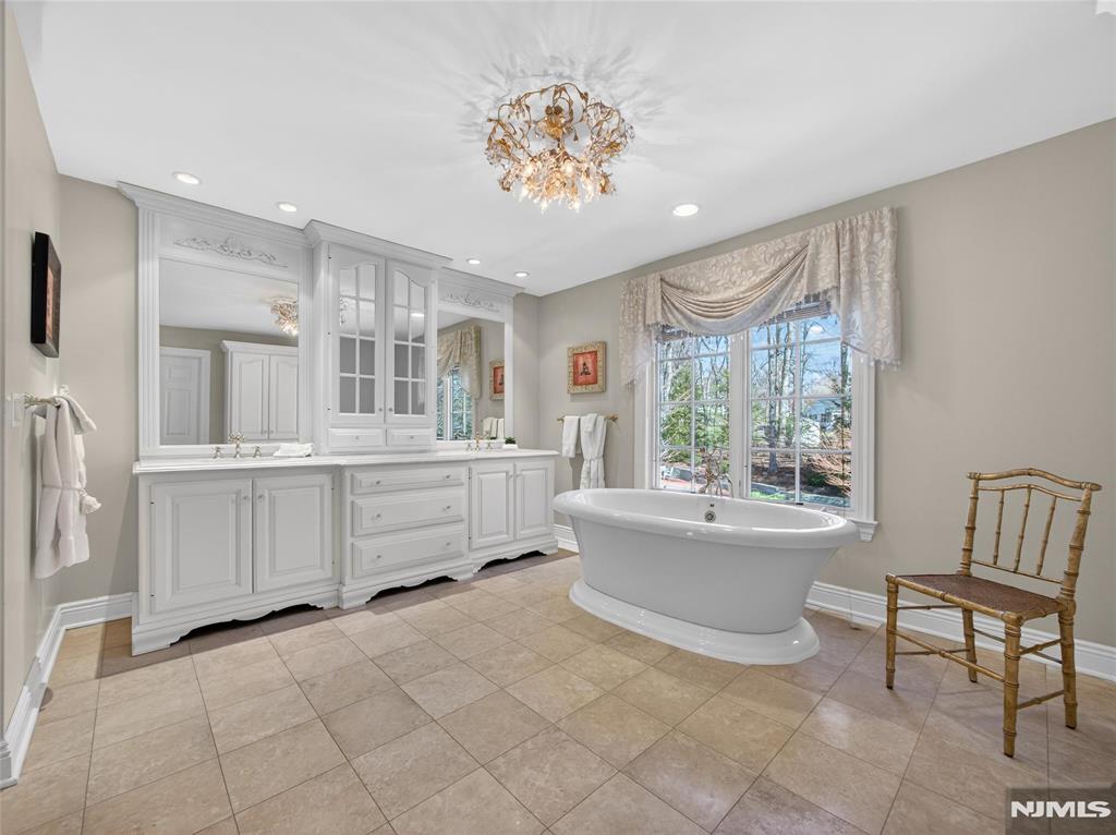 70 Hummingbird Court Wyckoff, NJ 07481 - Photo 29 of 50