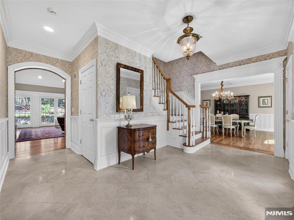 70 Hummingbird Court Wyckoff, NJ 07481 - Photo 5 of 50