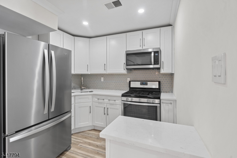 39 Boston Court Newark, NJ 07103 - Photo 11 of 16