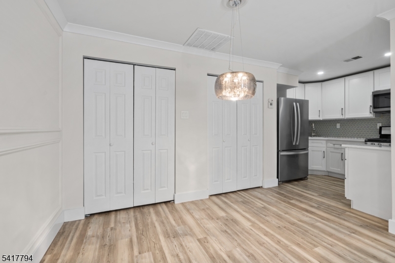 39 Boston Court Newark, NJ 07103 - Photo 3 of 16