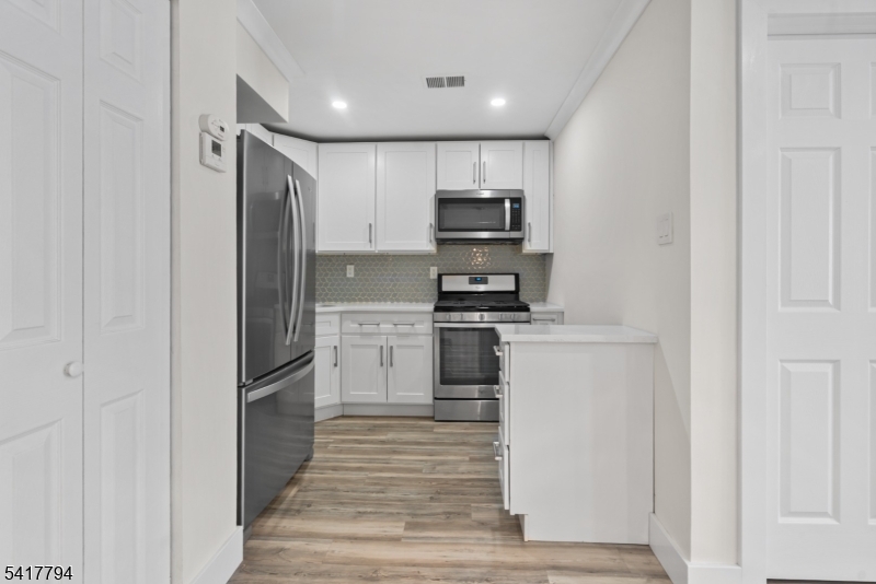 39 Boston Court Newark, NJ 07103 - Photo 6 of 16