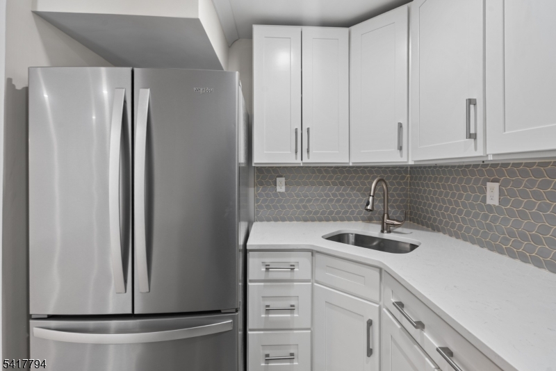 39 Boston Court Newark, NJ 07103 - Photo 9 of 16