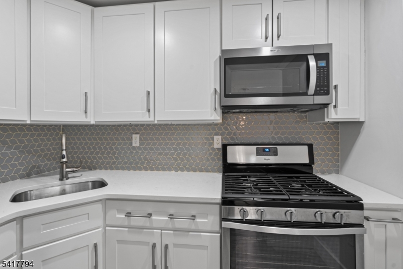 39 Boston Court Newark, NJ 07103 - Photo 10 of 16