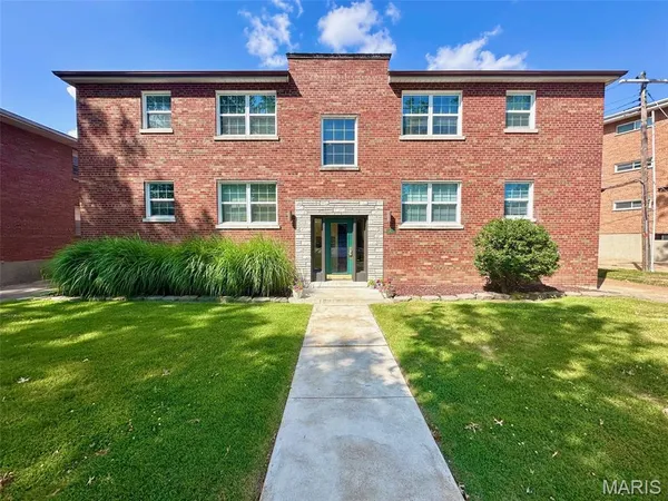 $925 | 5821 Sunshine Drive, Unit H, St. Louis, MO 63109