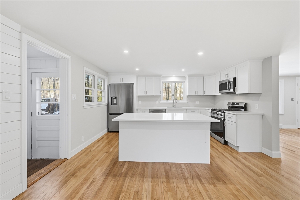 76 Beaver Brook Road Westford, MA 01886 - Photo 5 of 41