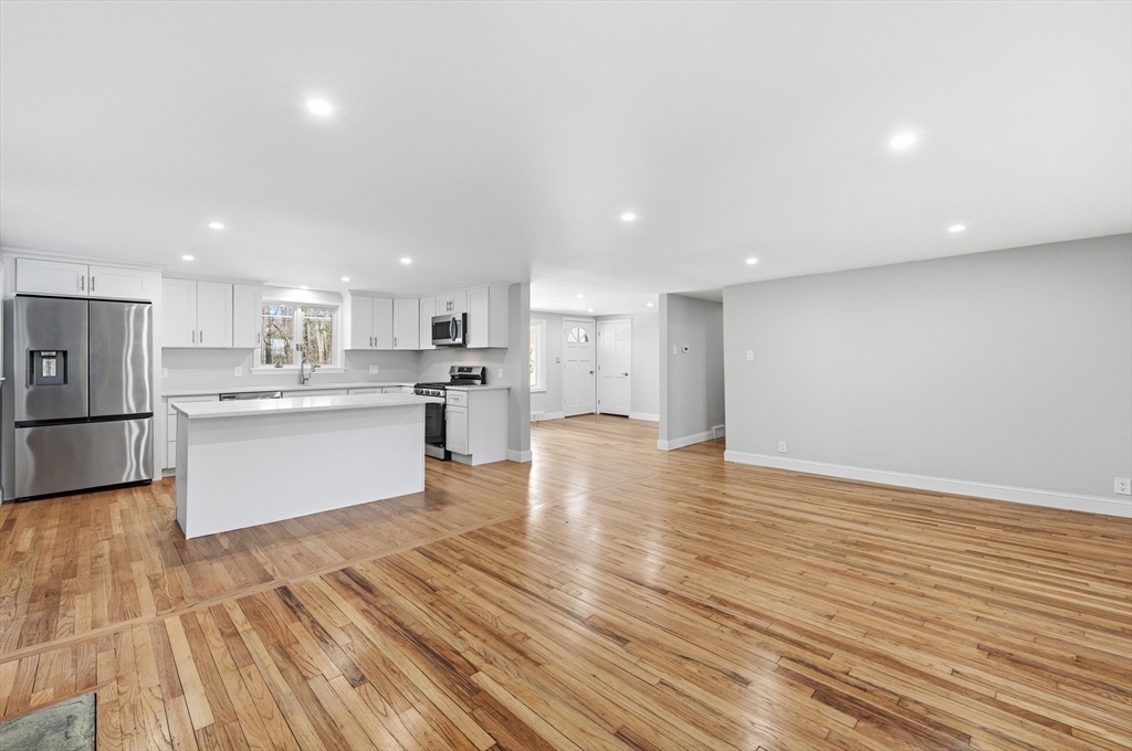 76 Beaver Brook Road Westford, MA 01886 - Photo 7 of 41