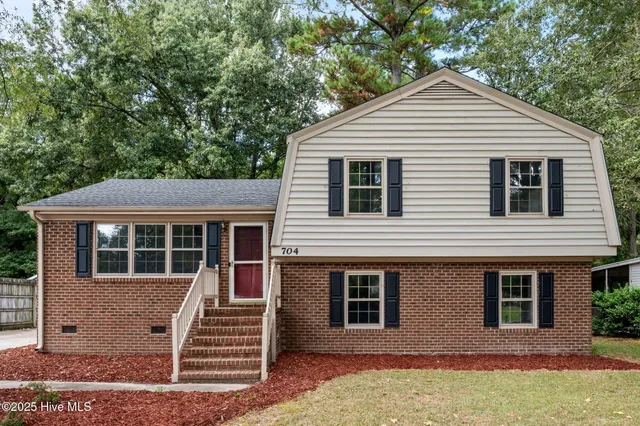 $289,900 | 704 Forest Acres Drive, Tarboro, NC 27886