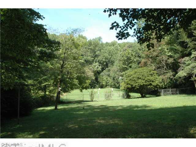 1532 Sharon Road Winston-Salem, NC 27103 - Photo 4 of 15 Yard/Garden.