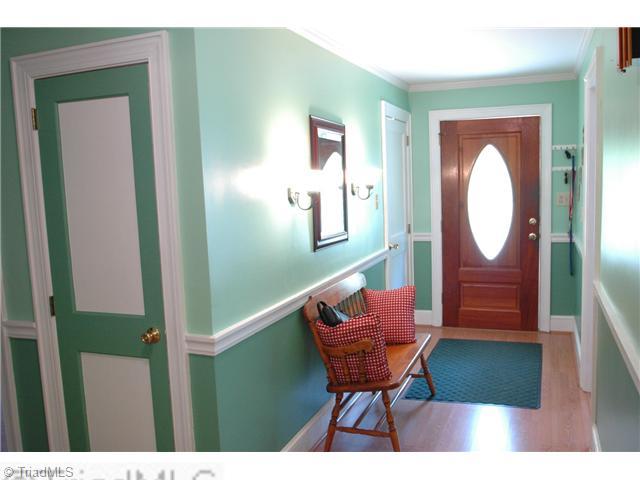 1532 Sharon Road Winston-Salem, NC 27103 - Photo 6 of 15 Entry.