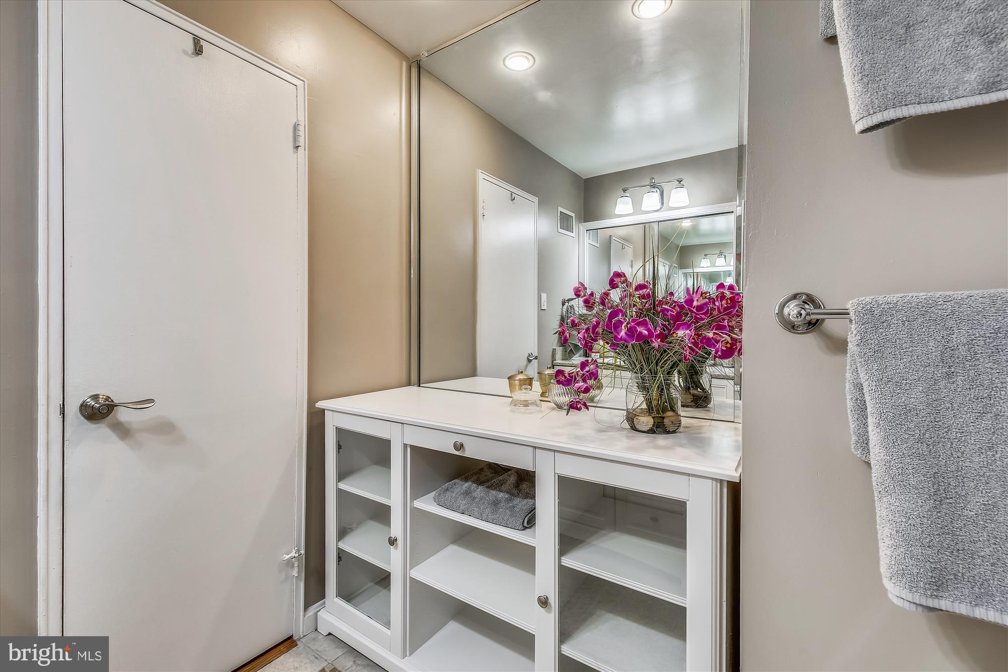 2003 Cascade Road Silver Spring, MD 20902 - Photo 19 of 30 Vanity