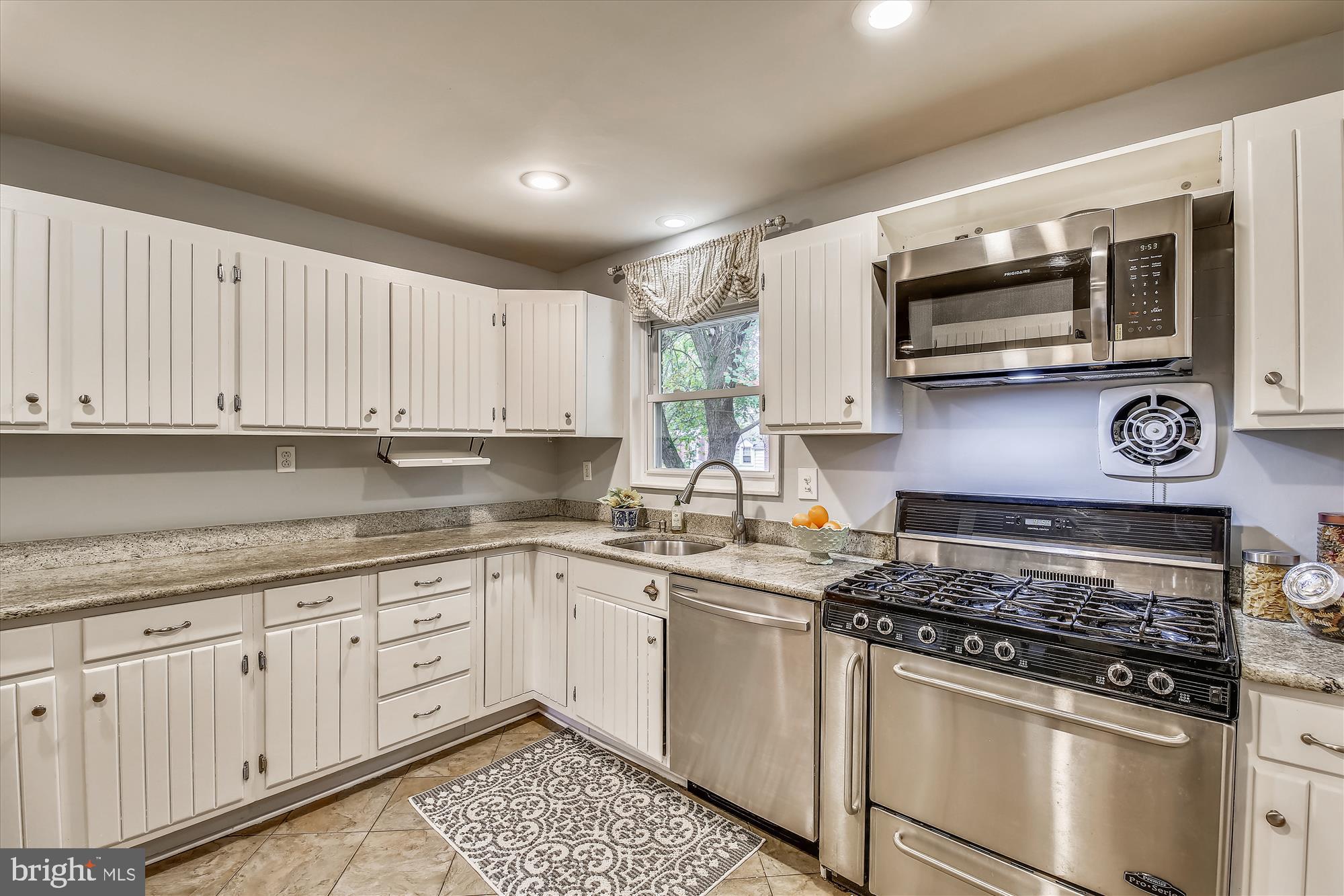 2003 Cascade Road Silver Spring, MD 20902 - Photo 10 of 30 Kitchen