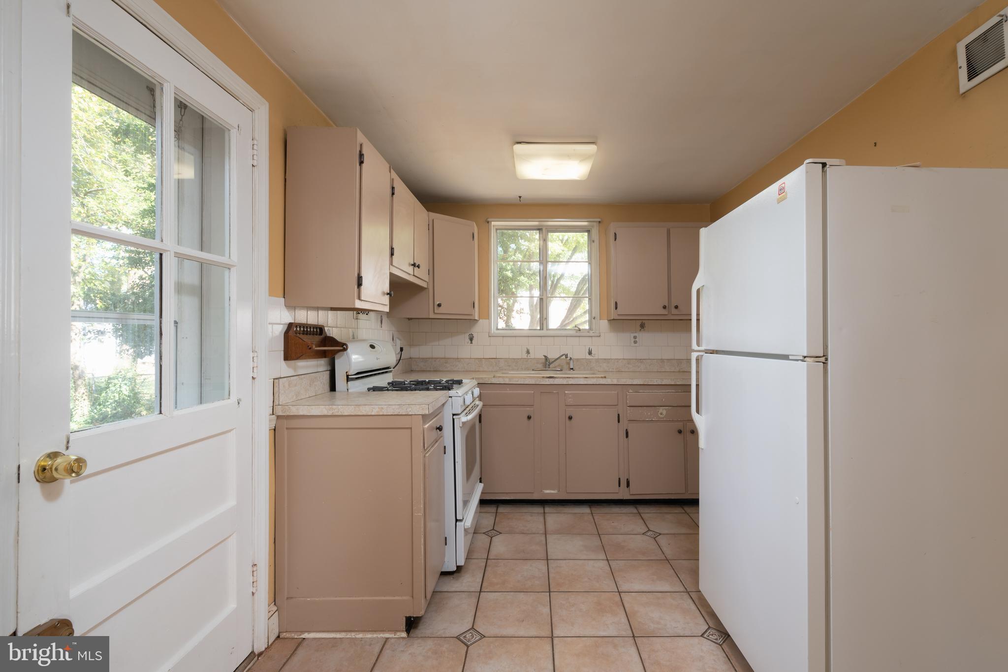 312 Hampton Road Hatboro, PA 19040 - Photo 8 of 30 Gallery Image 8
